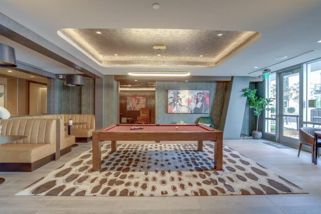 Stylish Condo At Clarendon With Rooftop Views Arlington Exterior photo