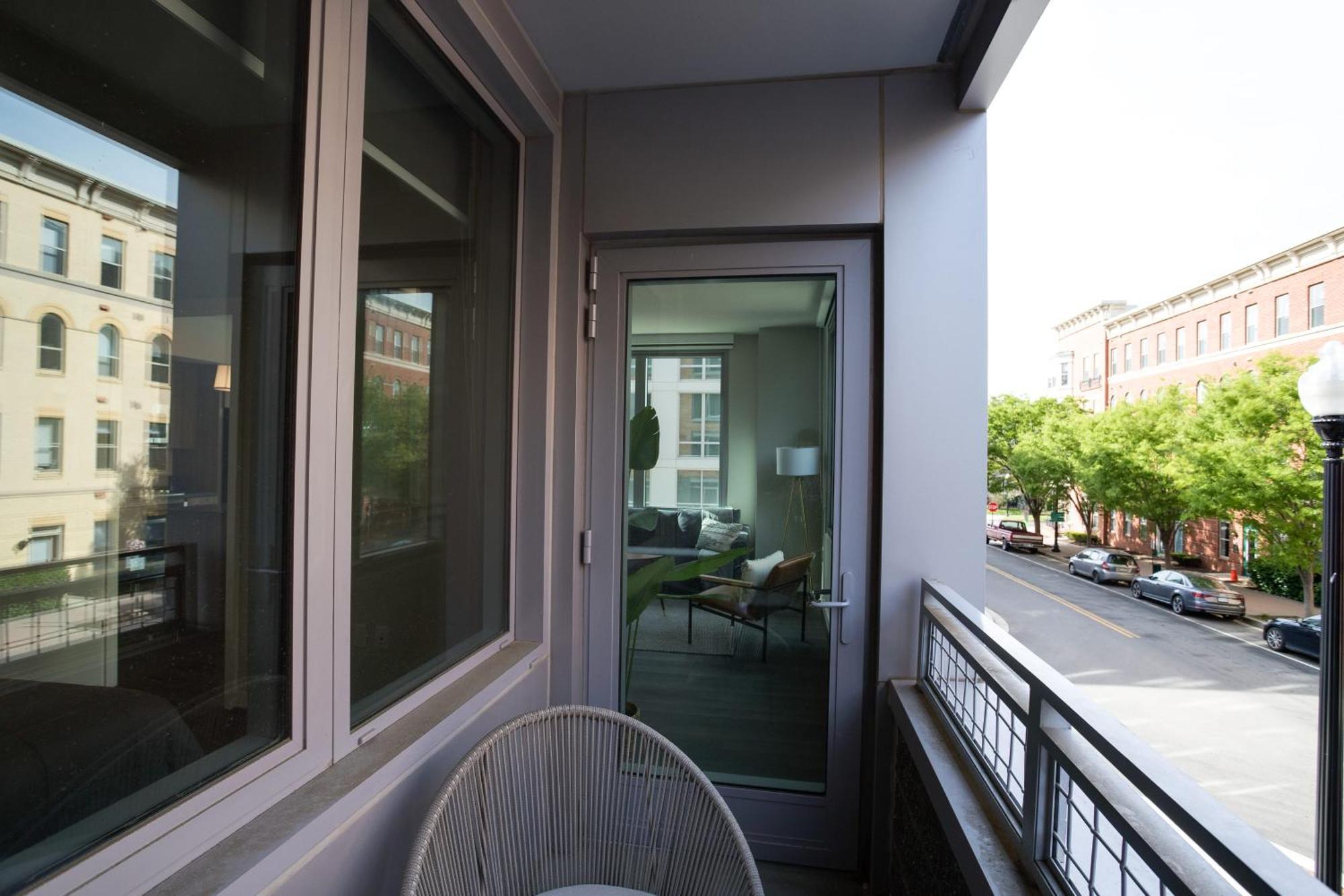 Stylish Condo At Clarendon With Rooftop Views Arlington Exterior photo