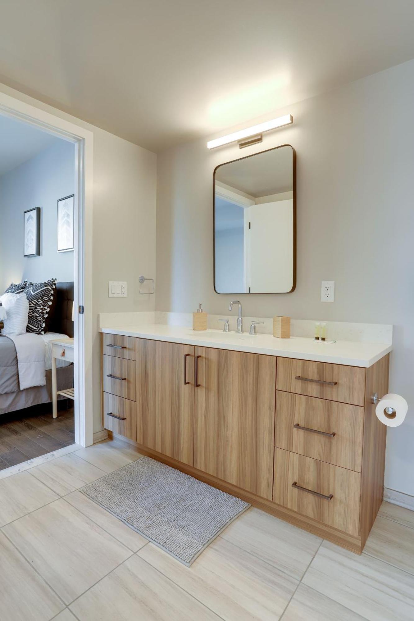 Stylish Condo At Clarendon With Rooftop Views Arlington Exterior photo